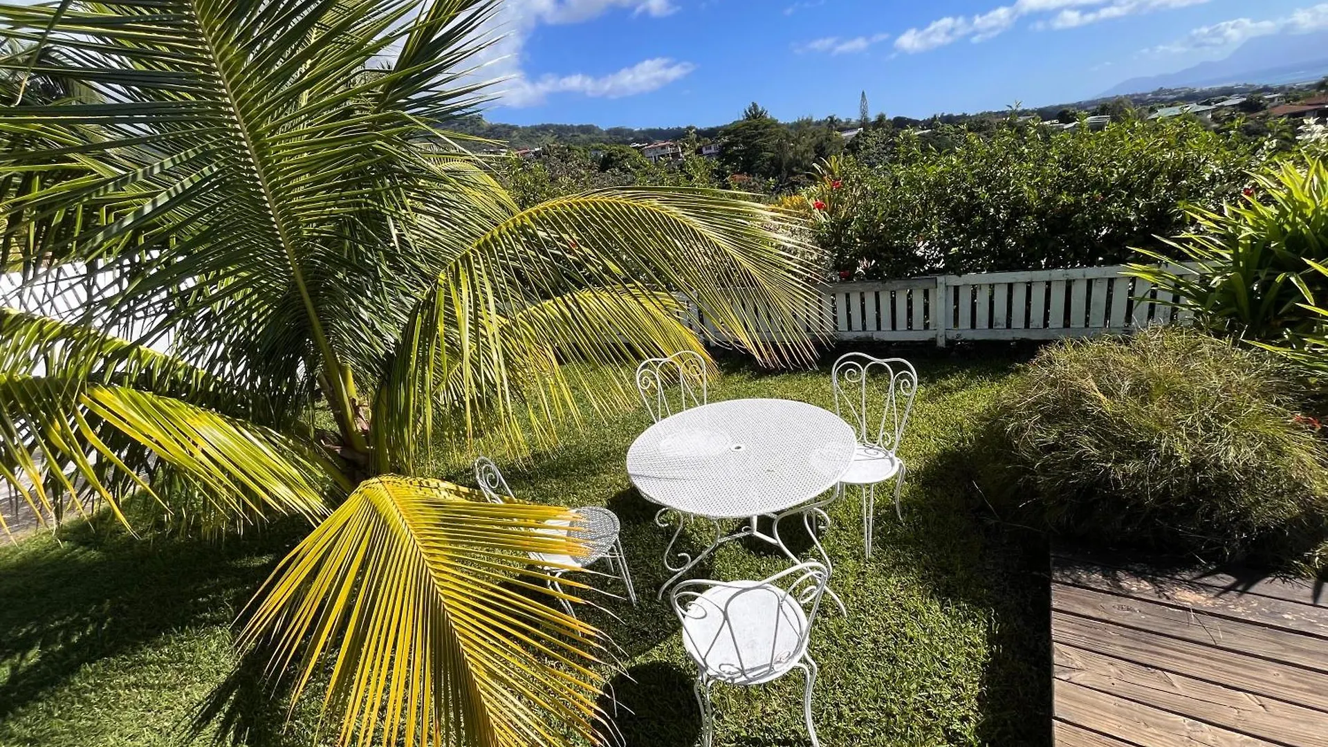 Vue Imprenable Calme Et Serenite Pirae Bed and breakfast